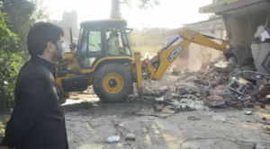 काबुल हाउस के 15 भवनों पर गरजा जेसीबी का बुलडोजर, कोर्ट ने दिया था आदेश