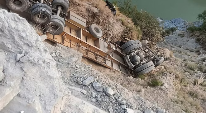 ऋषिकेश-बदरीनाथ राजमार्ग पर हादसा