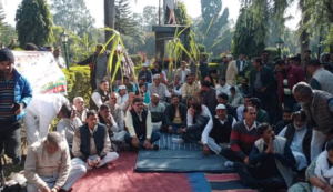 मौन उपवास पर बैठे पूर्व सीएम हरीश रावत