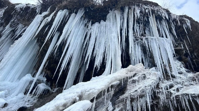 नीती घाटी में माइनस 10 डिग्री सेल्सियस से भी नीचे तापमान जा रहा है