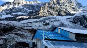 चमोली में चोटियों पर बर्फबारी