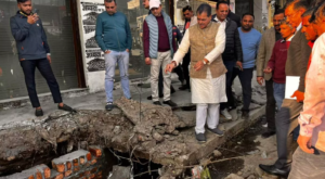 हाईवे के गड्ढे व अनियमितता पर भड़के कैबिनेट मंत्री