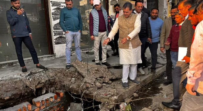हाईवे के गड्ढे व अनियमितता पर भड़के कैबिनेट मंत्री