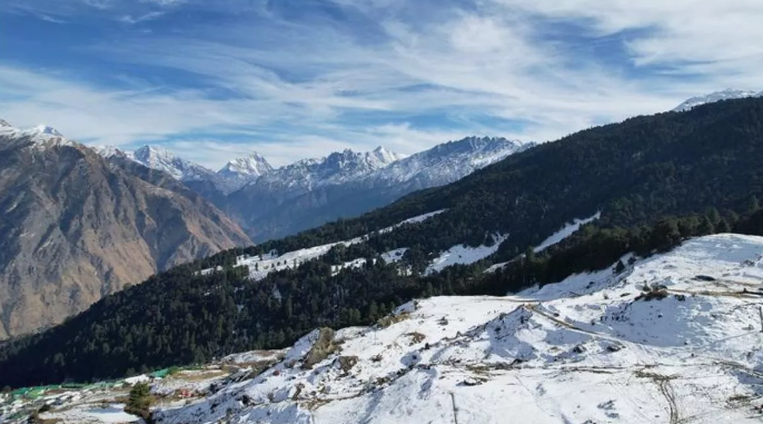उत्तराखंड मे पड़ने लगी कड़ाके की ठंड, कोहरे ने बढ़ाई लोगों की परेशानी
