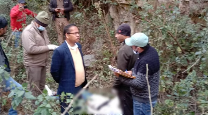 खड्ड में शव मिला