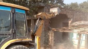 शक्तिनहर किनारे हटाया अतिक्रमण