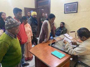जनसंवाद कार्यक्रम में क्षेत्रवासियों ने बेहड़ के समक्ष अपनी समस्याओं को रखा
