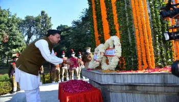 सीएम ने दी श्रद्धांजलि