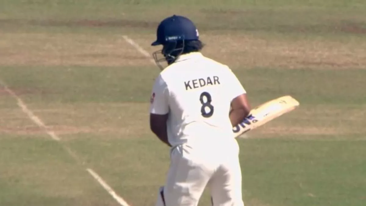 महाराष्ट्र की ओर से कप्तान केदार जाधव ने बेहतरीन शतक जड़ा है