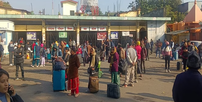 हल्द्वानी में यात्री परेशान