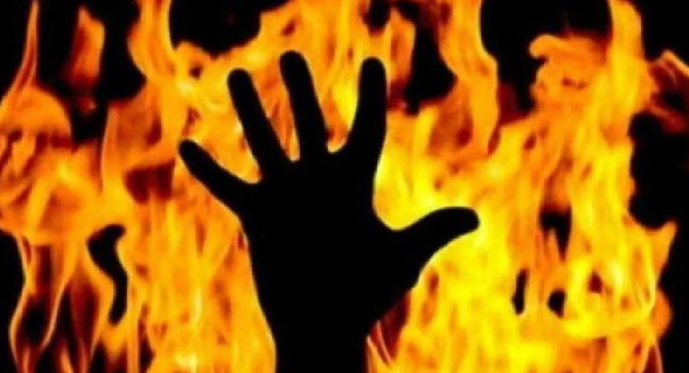 सिरफिरे आशिक के एकतरफा प्यार से परेशान हुई ममेरी बहन, घर बुलाकर युवती ने जिंदा जलाया