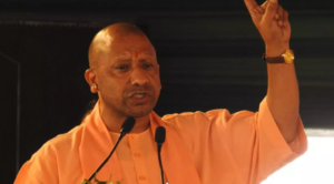 CM योगी ने भरी सभा में मौजूद से पूछा, कोई दिक्कत तो नहीं हुई