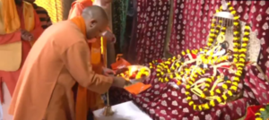 अयोध्या पहुंचे सीएम योगी, गर्भ गृह में की रामलला की आरती