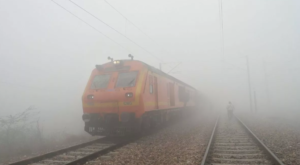 30 मिनट से एक घंटे की देरी से चल रही कई लोकल ट्रेनें, यात्री परेशान