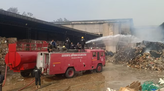 पेपर मील में लगी आग