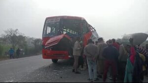 बहराइच: रोडवेज बस और लखनऊ आ रही आलमबाग डिपो की बस में जोरदार टक्कर, आधा दर्जन यात्री घायल