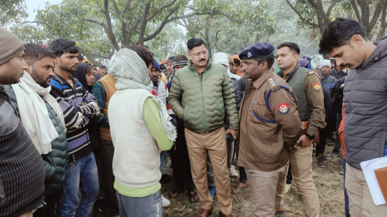 रायबरेली: उमरन बाजार में ठेकेदार की हत्या का आत्महत्या रूप देने के लिए शव को फंदे से पेड़ पर लटका दिया