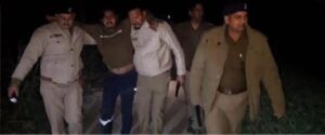 पुलिस और बदमाशों के बीच मुठभेड़ में आरोपी को गोली लगने से घायल