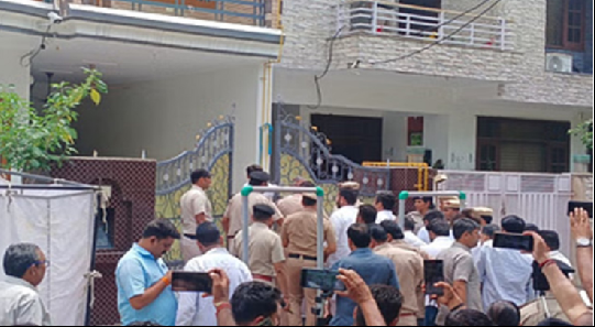 पहलगाम हमले में जान गंवाने वाले लेफ्टिनेंट विनय नरवाल के घर पहुंचे राहुल गांधी |