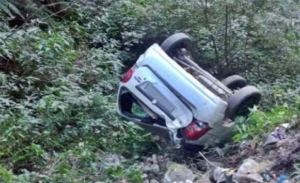 उत्तराखंड: पर्यटकों की कार खाई में गिरी, मची चीख-पुकार; 1 पर्यटक की मौत, 3 घायल