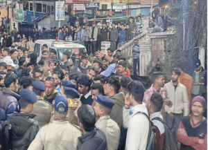 ठेकेदार पर बालिका से दुष्कर्म का आरोप, तल्लीताल बाजार बंद