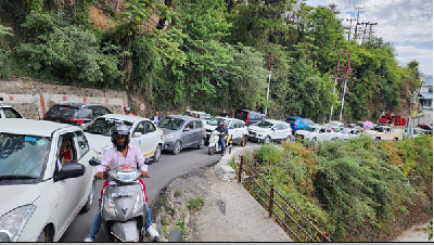 उत्तराखंड: जाम ने ले ली बुजुर्ग पर्यटक की जान, दिल्ली से छह साथियों के साथ आए थे घूमने