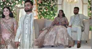 पिंक लहंगे में प्रिया तो सिल्वर शेरवानी में नजर आए रिंकू सिंह, देखें सगाई की तस्वीरें
