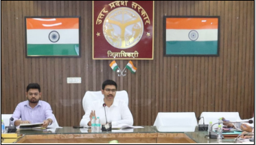 26 अफसरों के खिलाफ जिलाधिकारी की बड़ी कार्रवाई, वेतन रोकने का दिया आदेश