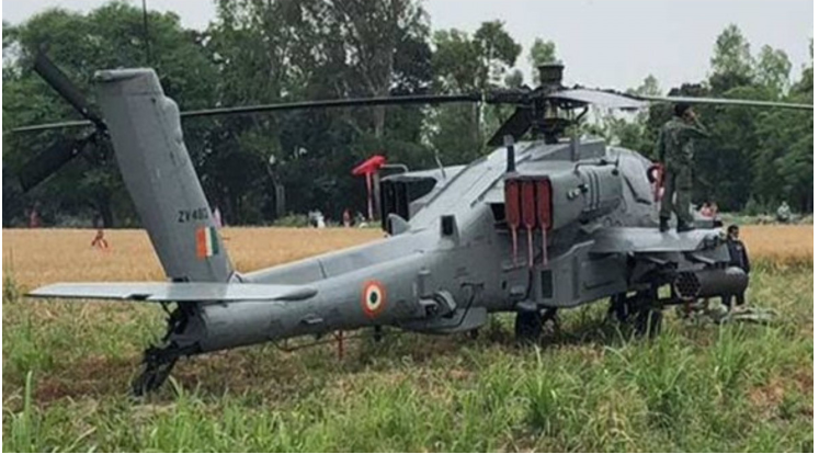 पठानकोट में इंडियन एयरफोर्स के अपाचे हेलिकॉप्‍टर की आपातकालीन लैंडिंग