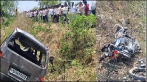 महोबा में भीषण हादसा: कार और बाइक की भिड़ंत, 5 लोगों की मौत, 3 घायल
