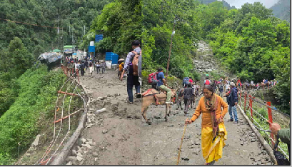 जंगलचट्टी के पास भूस्खलन की चपेट में आए 5 यात्री, खाई में गिरने से 2 की मौत, 3 घायल