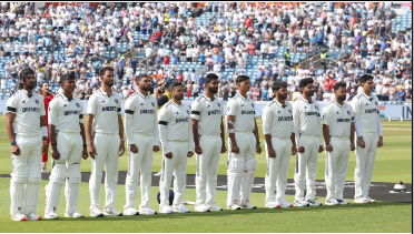 IND vs ENG: इंग्लैंड ने जीता टॉस, लीड्स टेस्ट में काली पट्टी बांधकर खेलने उतरी दोनों टीम |