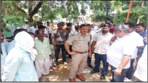 UP: चीनी मिल के टैंक में गिरने से सुपरवाइजर और दो मजदूरों की मौत, रोते-बिलखते पहुंचे परिजन