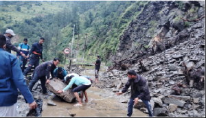 3 दिनों से नहीं खुला यमुनोत्री हाईवे, सैकड़ों श्रद्धालु फंसे, आवाजाही पर निर्देश