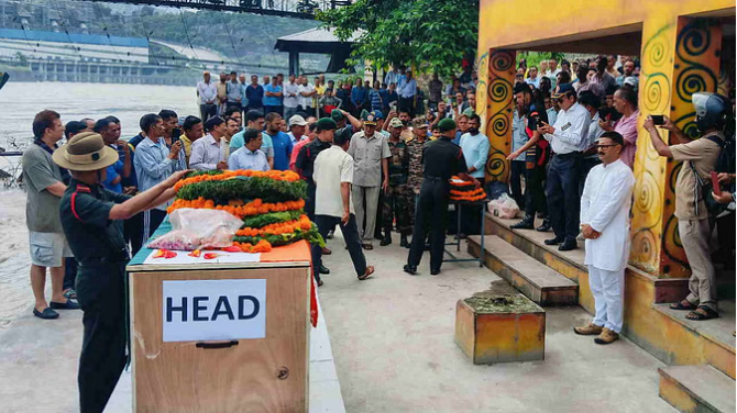 सैन्य सम्मान के साथ हुआ वीर राइफलमैन का अंतिम संस्कार, बड़ी संख्या में श्रद्धांजलि अर्पित