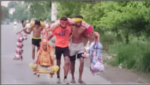 कांवड़ यात्रा: एक तरफ दादी, दूसरी तरफ गंगाजल, हर कोई कह रहा है- ऐसे पोते… सावन माह में अद्भुत नजारे