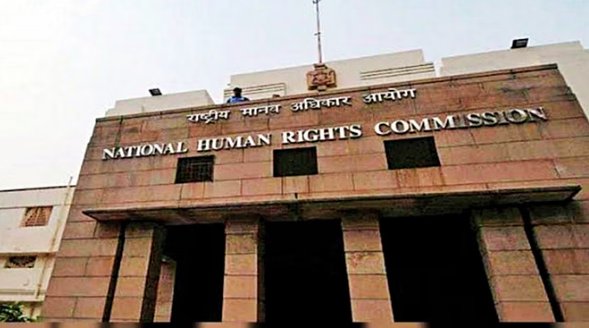 छात्रों को अर्धनग्न स्थिति में मंच पर आने को किया मजबूर, मानवाधिकार आयोग ने स्वतः संज्ञान लेकर जारी किया नोटिस