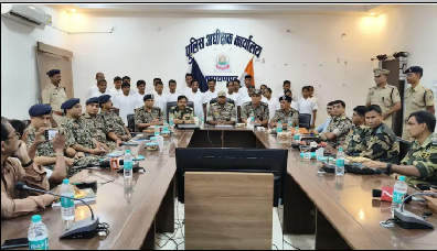 छत्तीसगढ़: 22 नक्सलियों ने सुरक्षाबलों के समक्ष किया सरेंडर, 37.50 लाख रुपये का था इनाम