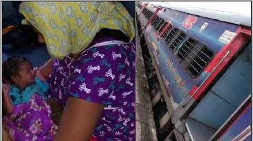 चलती हावड़ा एक्सप्रेस में महिला ने दिया बच्ची को जन्म, यात्रियों ने की मदद
