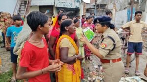 गोरखपुर में गोली लगने से युवक की मौत, भड़के लोगों ने पुलिस पर किया पथराव, गाड़ियां भी फूंकीं