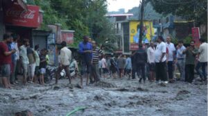 दर्द में डूबा दून: अपने ही घरों को दूर से निहारते बेबस लोग