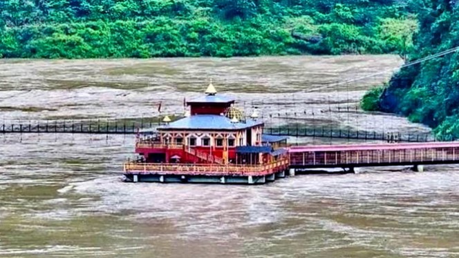 ग्लेशियरों के पिघलने से खतरे की घंटी, निचले इलाकों में बाढ़ की आशंका