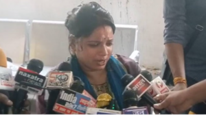 UP: सीएम आवास के पास महिला ने आत्मदाह का किया प्रयास, सुरक्षाकर्मियों ने बचाई जान