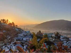 उत्तराखंड में चटख धूप से घटी ठंड, फिलहाल राहत का दौर जारी