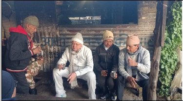 Uttarakhand: चाय की चुस्की में अपनापन, सीएम धामी ने दोस्तों संग साझा की यादें, टी-स्टॉल पर किया ऐलान