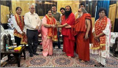 Uttarakhand: गायिका अनुराधा पौडवाल हरिद्वार पहुंचीं, महंत रविंद्रपुरी से हुई भेंट