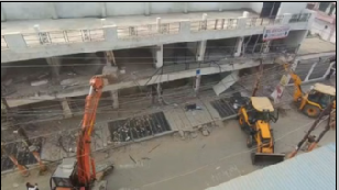 UP: मौलाना तौकीर के करीबी आरिफ की मार्केट पर बुलडोज़र, पुलिस बल की भारी तैनाती