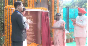 Uttarakhand: राष्ट्रपति द्रौपदी मुर्मू देहरादून पहुंचीं, फुट ओवर ब्रिज का किया उद्धाटन