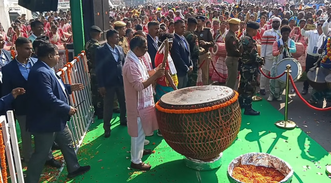 झारखंड फाउंडेशन डे पर सांस्कृतिक धमाल: मुख्यमंत्री के नगाड़ा बजाते ही झूमे हजारों कलाकार
