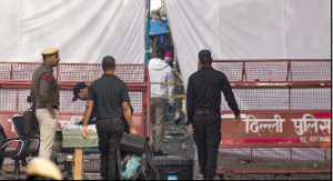 दिल्ली लाल किला ब्लास्ट: विस्फोट स्थल से 300 मीटर दूर छत पर मिला कटा हाथ |